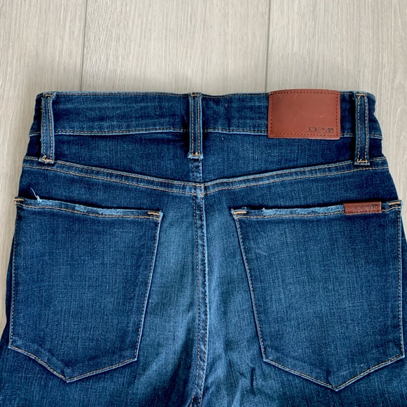 Joe’s Relaxed Fit Jeans with Freyed Hem (Size 2) - Picture 3 of 4